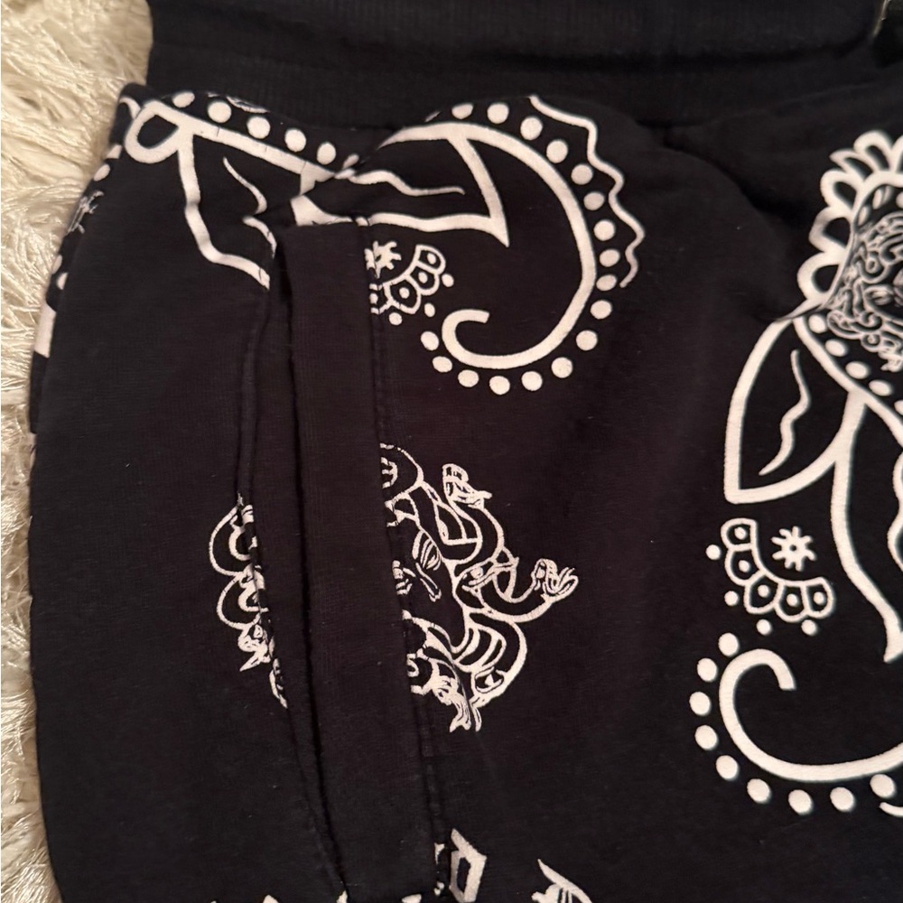 BOGO 🛍️ Black and White Paisley Print Joggers - Picture 6 of 9